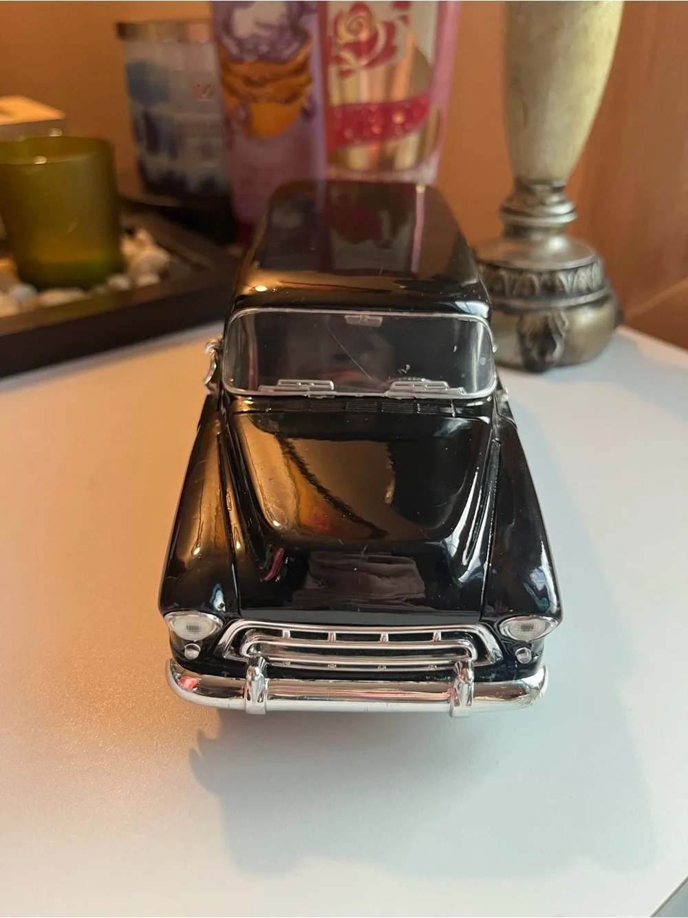 Jada Toys 1957 Chevrolet Suburban black truck